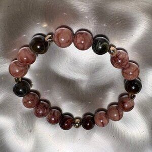 bracelet offers a warm, nature-inspired elegance